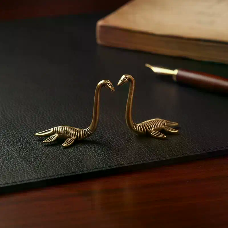 Brass Retro Loch Ness Monster  - Vintage Collectible Pottery 评论和价格